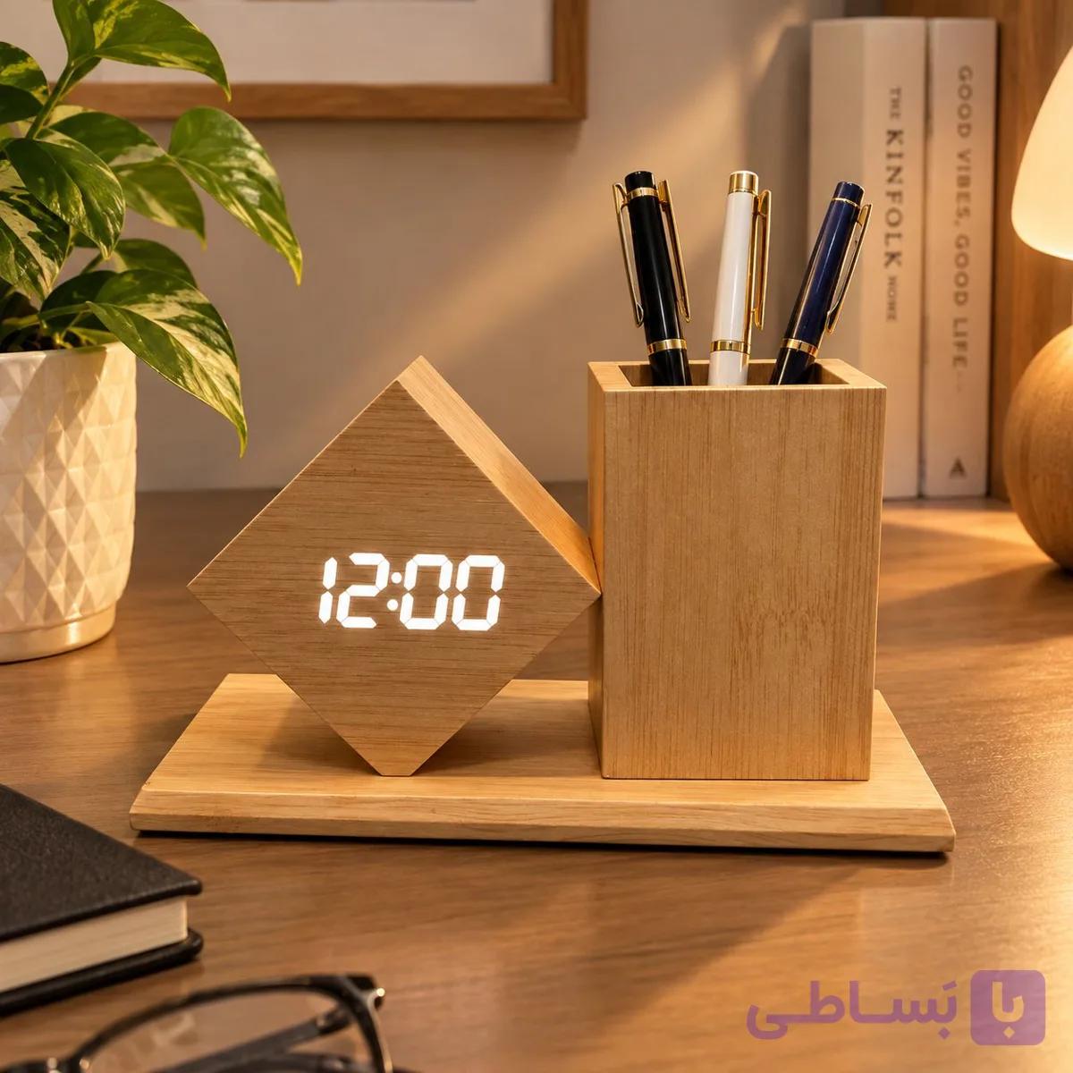 ساعت رومیزی دیجیتال و جاقلمی چوبی طرح مکعب لوزی
