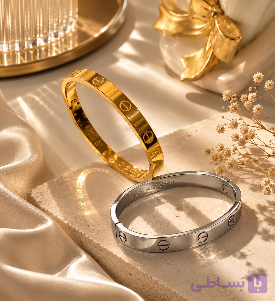 بنگل زنانه طرح کارتیه استیل با حک شده ۷۵۰ رنگ ثابت ضد حساسیت کد B107