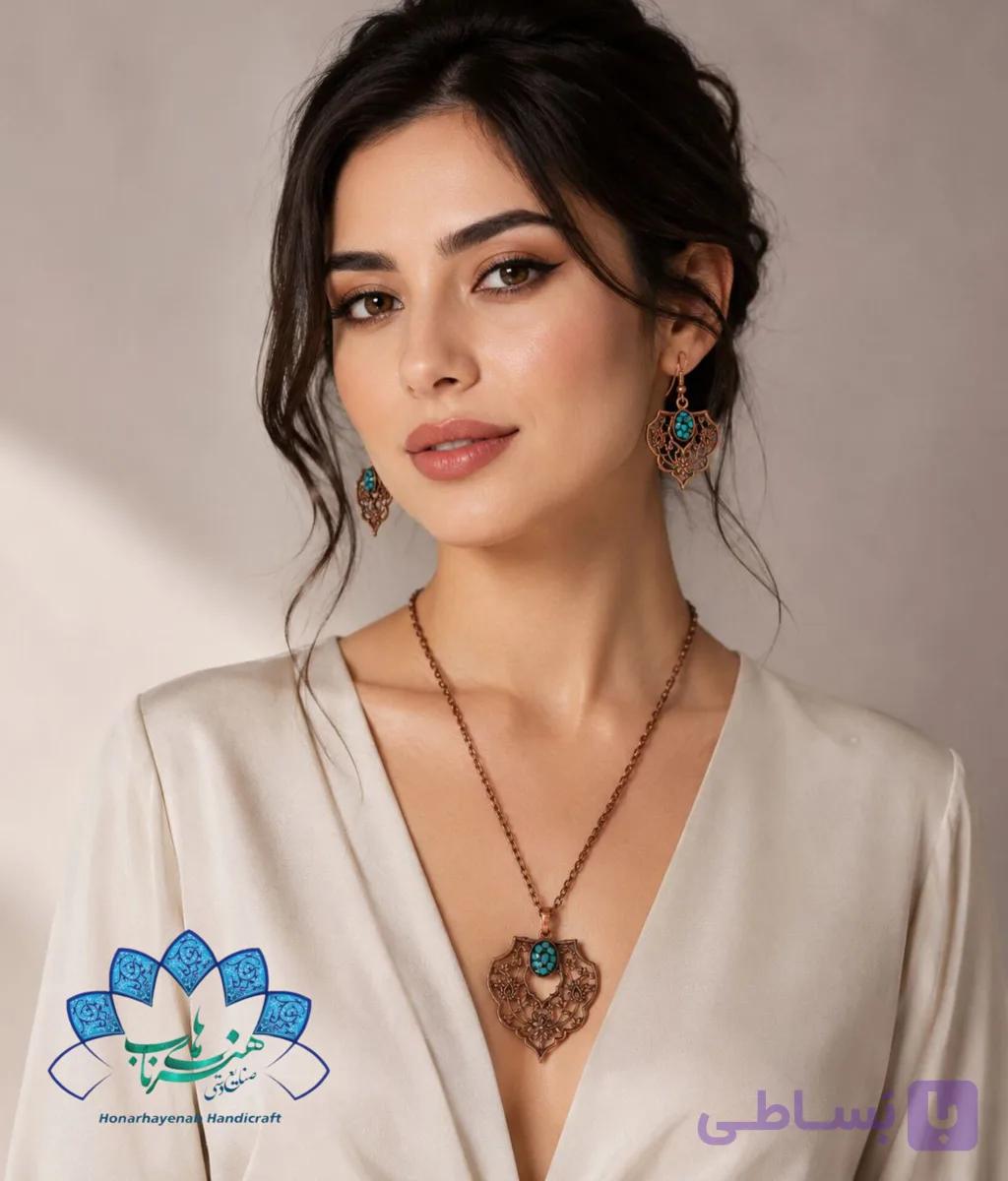 ست گردنبند و گوشواره مسی مدل دل‌آویز -688 — تصویر 1