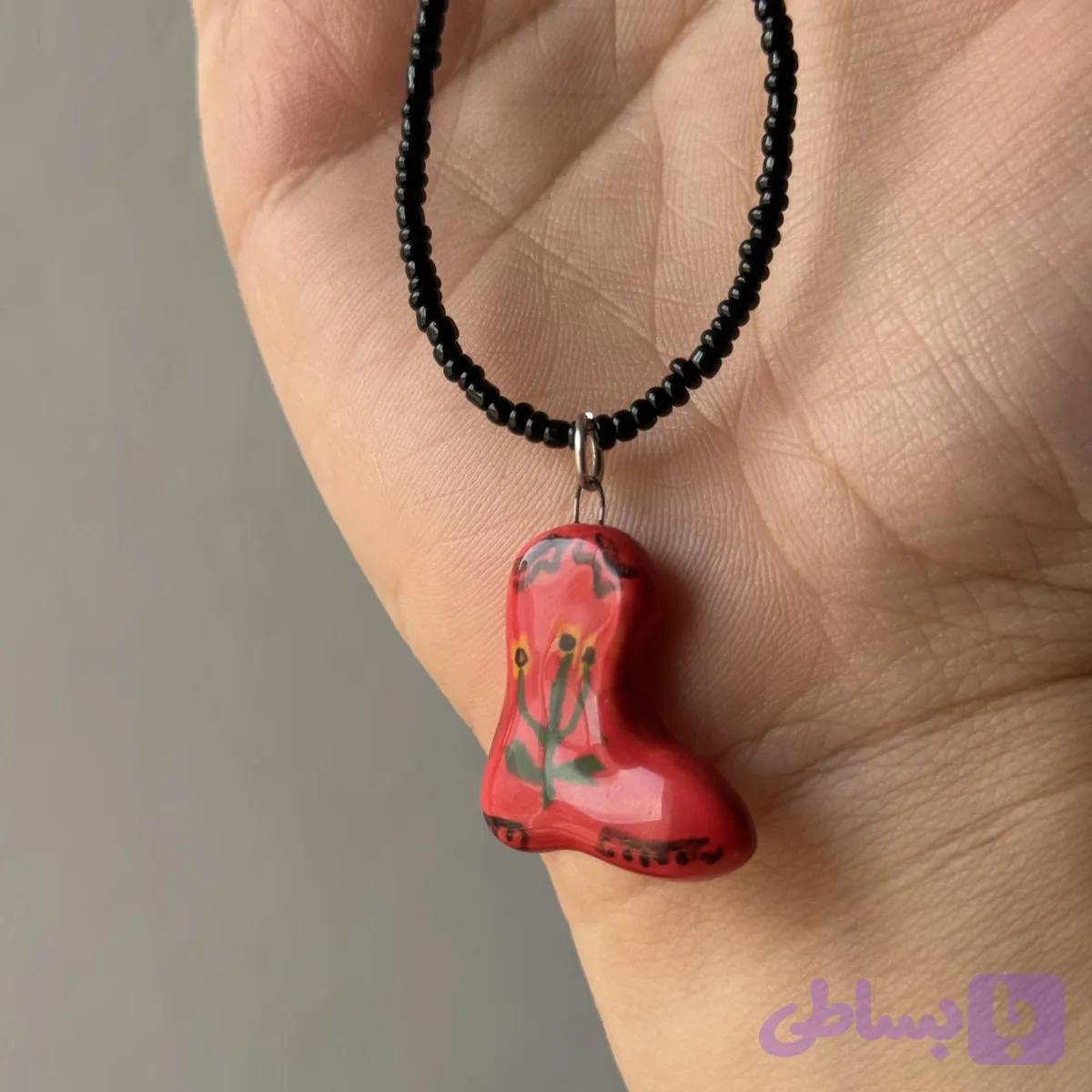 گردنبند طرح چکمه