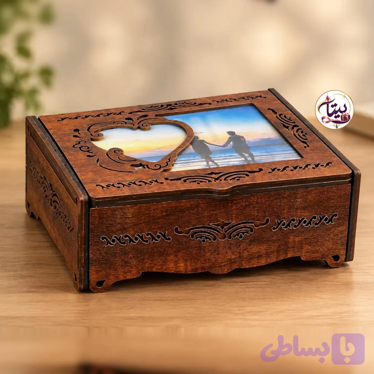 جعبه موزیکال چوبی طرح قاب عکس — تصویر 1