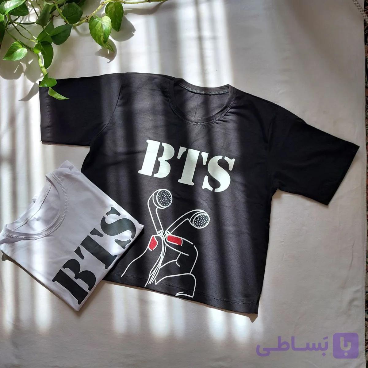کراپ تی‌شرت دخترانه طرح BTS با هدفون نگینی – خاص، درخشان و عاشقانه! — تصویر 1