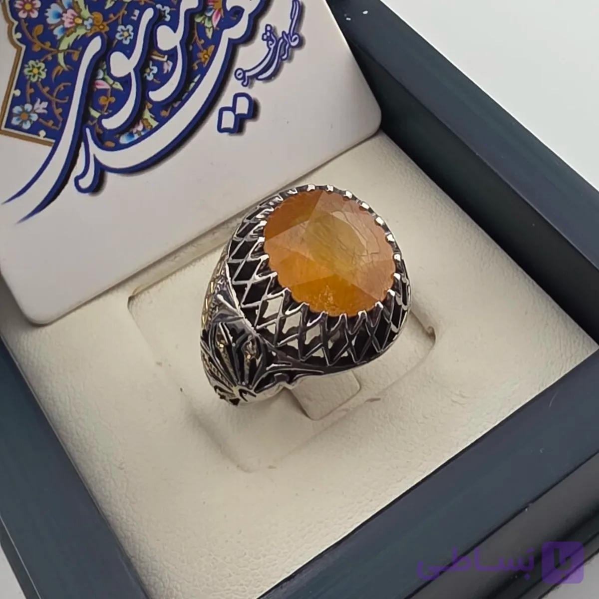 انگشتر مردانه نقره عیار ۹۵با سنگ یاقوت زرد آفریقایی رکاب دست ساز همراه با ۸عددالماس مخراجی — تصویر 1