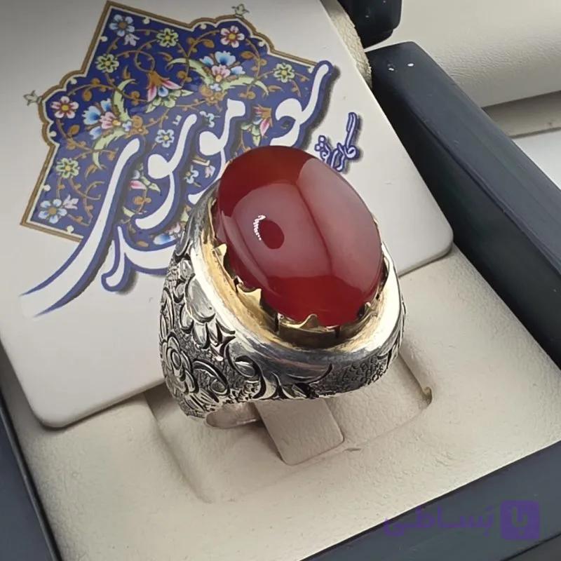 انگشتر مردانه نقره عیار ۹۲۵با سنگ عقيق یمنی سرخ کبدی مدل تاجی رکاب دست ساز قلم کاری — تصویر 1