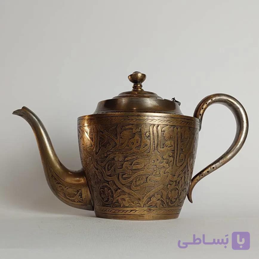 قوری برنجی کتیبه‌دار دوره قاجار؛ شاهکار قلم‌زنی مورخ ۱۲۶۸ قمری (۱۷۷ ساله) فوق نایاب، عمل ابوالقاسم یزدی