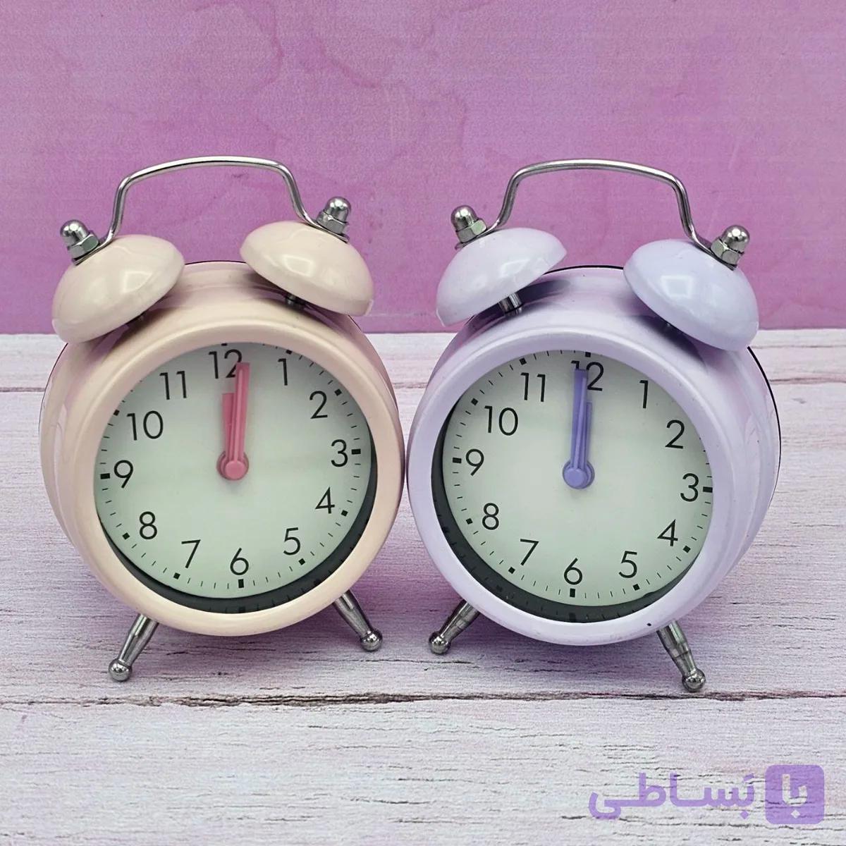 ساعت رومیزی فلزی زنگدار با رنگ‌های پاستیلی