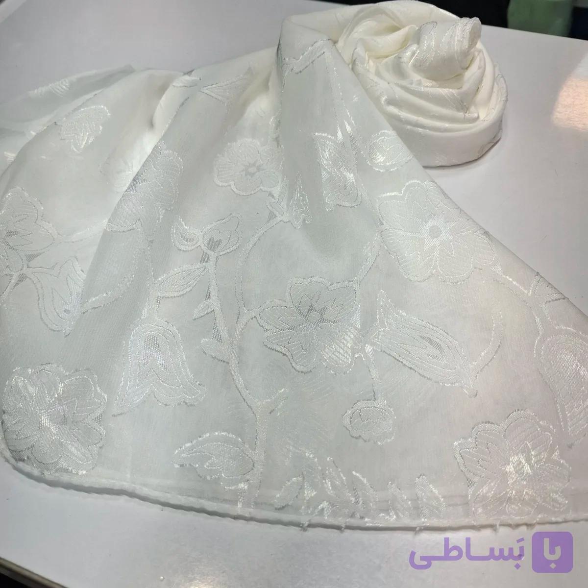 شال‌ سفید ژاکارد یاخما در 4 ط