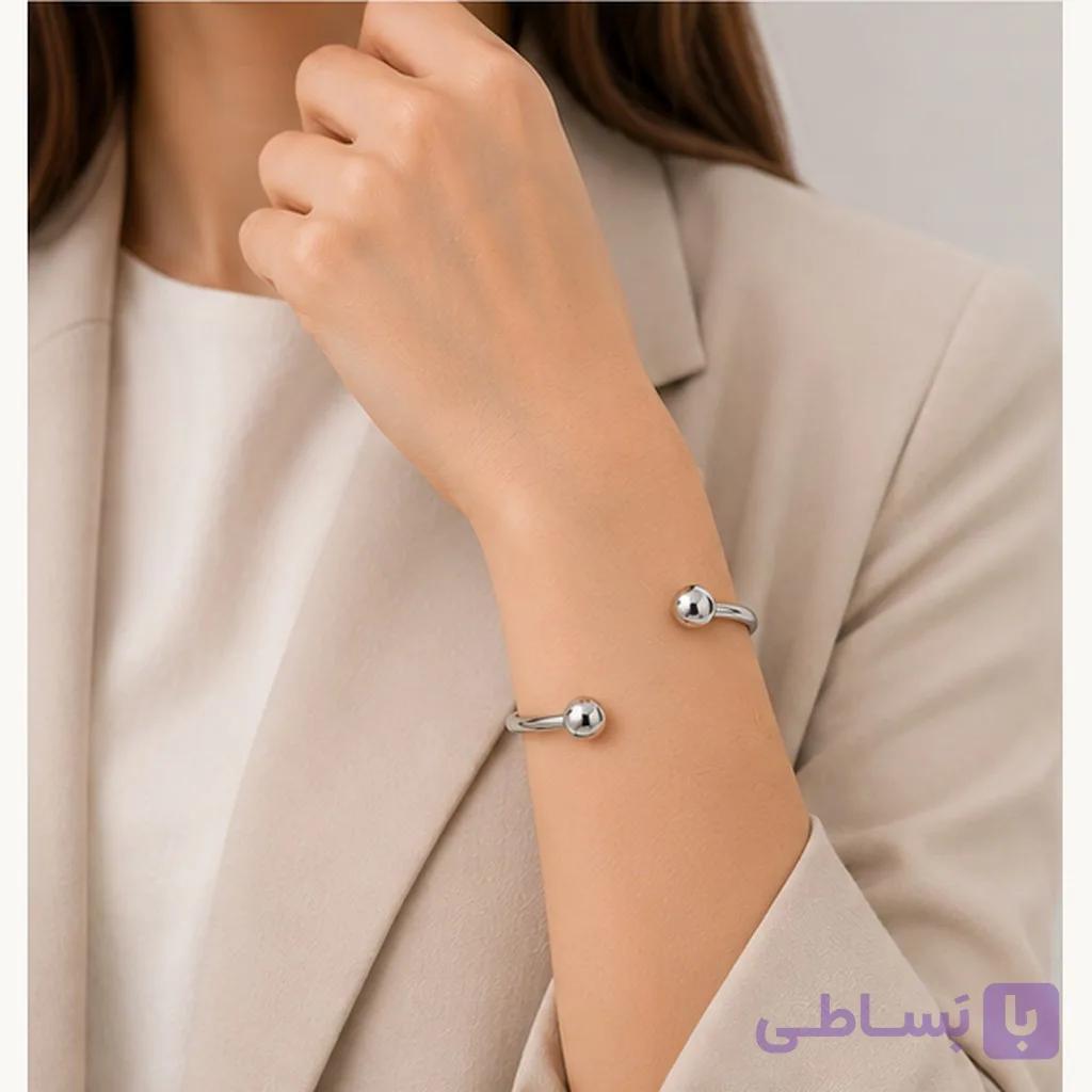 دستبند زنانه استیل آبکاری‌شده مدل باز گوی‌دار
