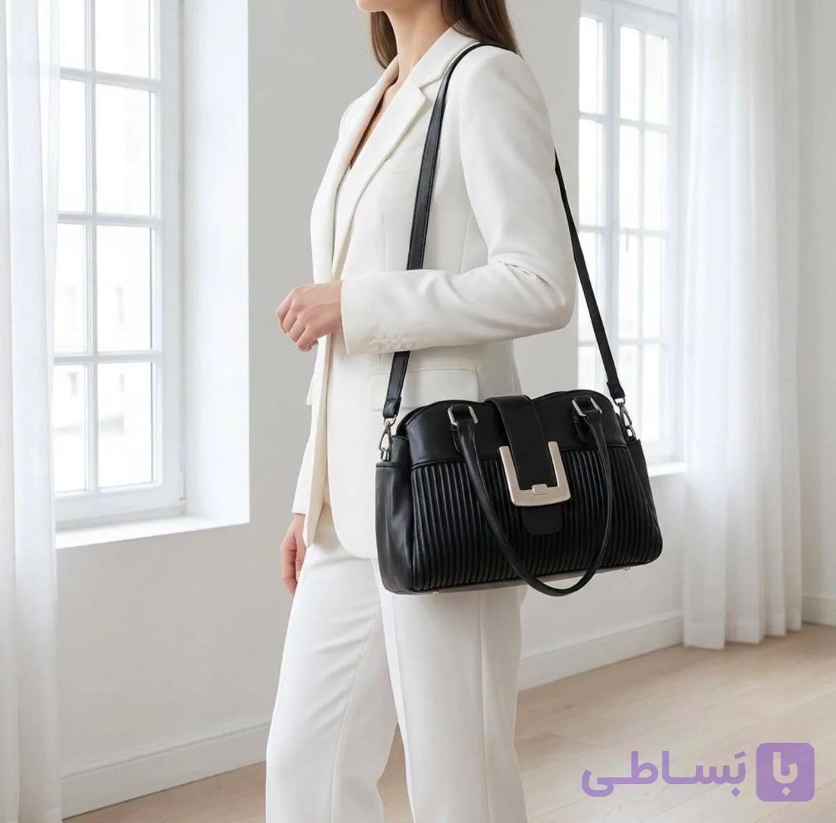 کیف زنانه دستی مدل جلو سگک‌دار جنس چرم مصنوعی خارجی