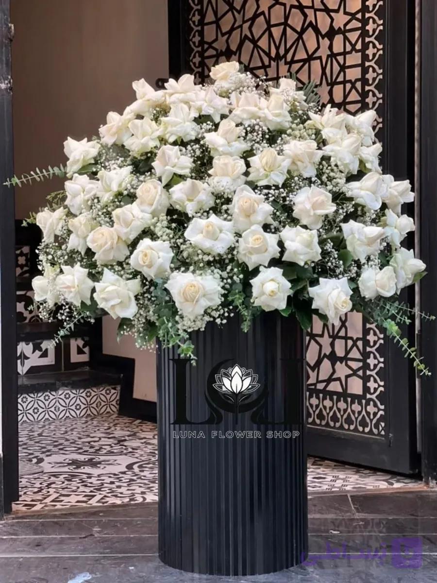 باکس گل طبیعی ترحیم رز سفید ۶۰ شاخه BL233