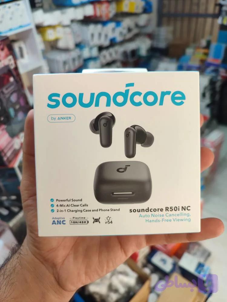 هدفون بلوتوثی انکر مدل soundCore r50i A3949 با قابلیت نویز کنسلینگ، درگاه شارژ usb typ_c ، دارای فناوری Al_Enhanced ، برای کاهش نویز و بهبود مکالمات ، مقاوم در برابر رطوبت و عرق