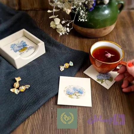 زیر لیوانی دکوپاژ چوبی( ام دی اف) ست 6 عددی به همراه استند 10*10 سانتی متر مدل پناه