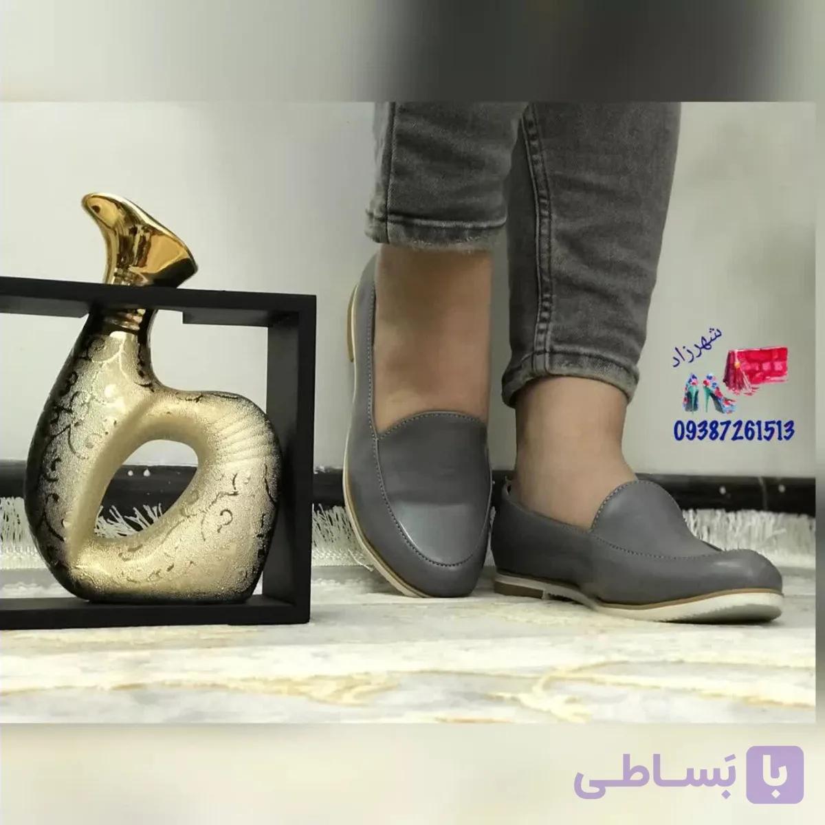 کفش کالج زنانه رنگ طوسی پاشنه ۱سانت (در سایت بالنسیاگا نیوبالانس اسکیچرز هوکا)