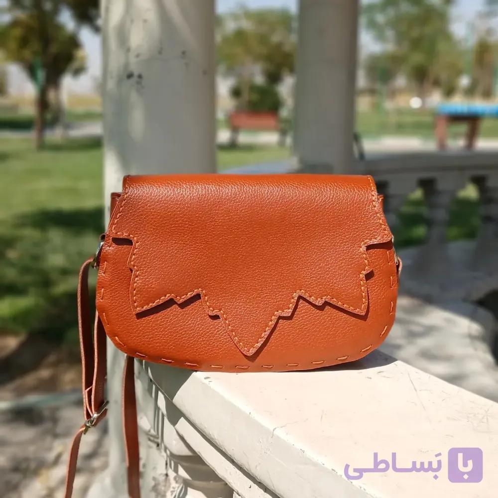 کیف دوشی مدل برگ عسلی از چرم دست دوز