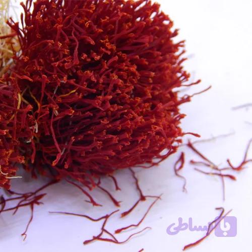 زعفران دسته قائنات 3 مثقالی دخترپیچ طرح خاتم دستیک در بسته بندی فلزی