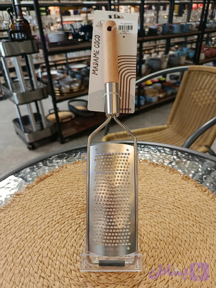 رنده دسته چوبی Wooden-handled grater