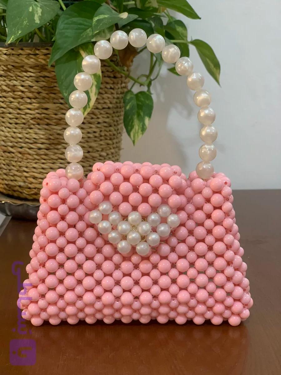 کیف دخترانه دستی مرواریدی صورتی طرح قلب سفید