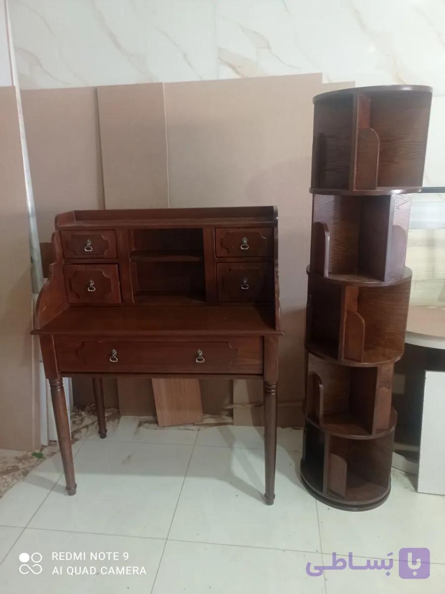 میز تحریر و کتابخانه کد701میز تحریر کلاسیک مدل خراطی | روکش چوب طبیعی و فضای ذخیره‌سازی بالا ‌
