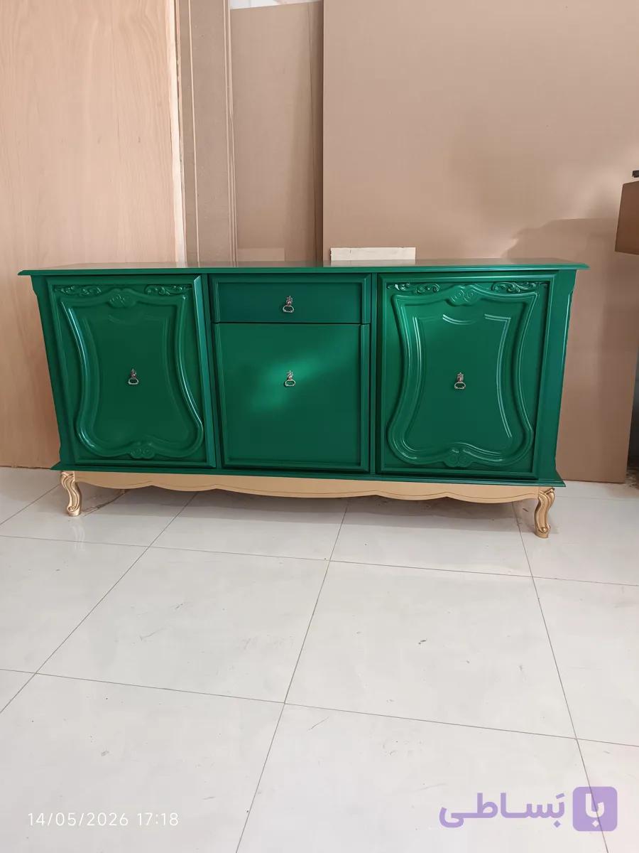 کنسول جدید مدرن لوکس نئوکلاسیک سبز زمردی با پایه چوبی طلایی و نقش‌ونگار کلاسیک`مدل412
