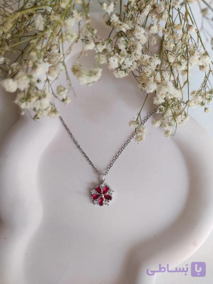 گردنبند پنج پر سرخ و نقره ای