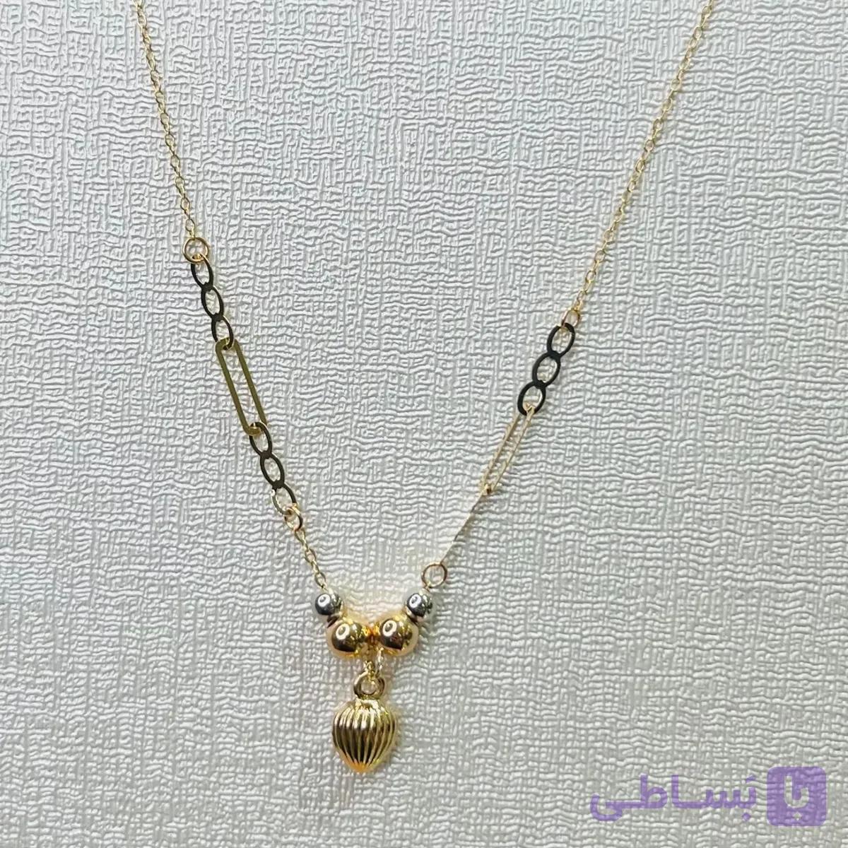 گردنبند طلا 18 عیار مینیمال قلب صدفی و گوی های دورنگ وزن 1.070 گرم اجرت ساخت ۱۵ درصد کد GD01 000265