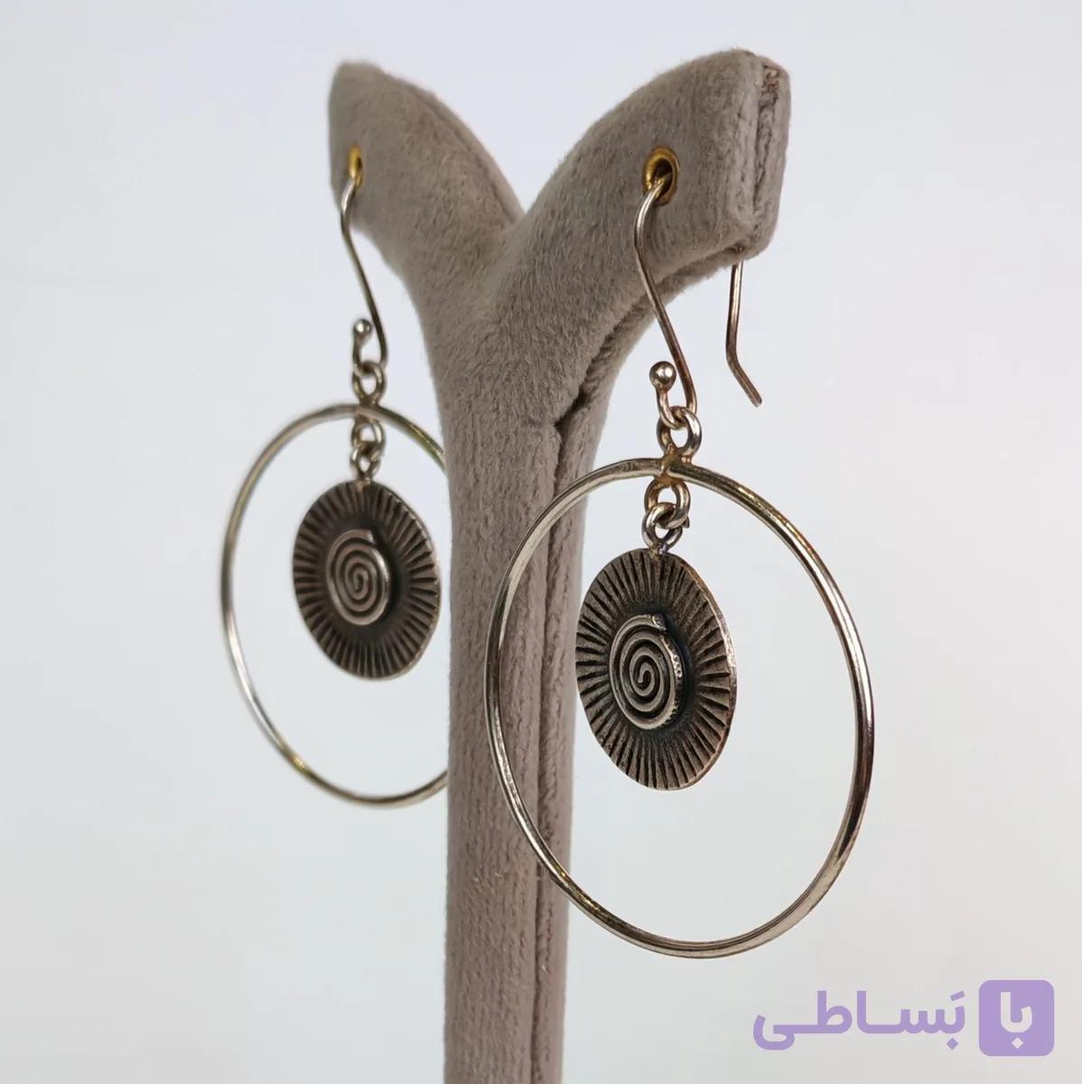 گوشواره نقره زنانه حلقه‌ای با آویز مارپیچ – دست‌ساز و خاص وارداتی تک نسخه مخصوص خاص پسندان