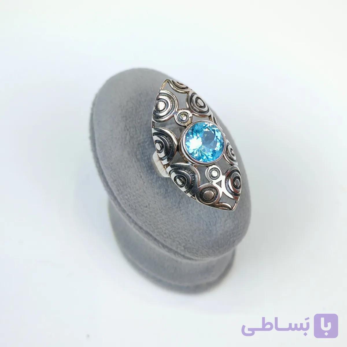 انگشتر نقره زنانه با نگین آبی و قاب سبک هنری وارداتی تک نسخه مخصوص خاص پسندان