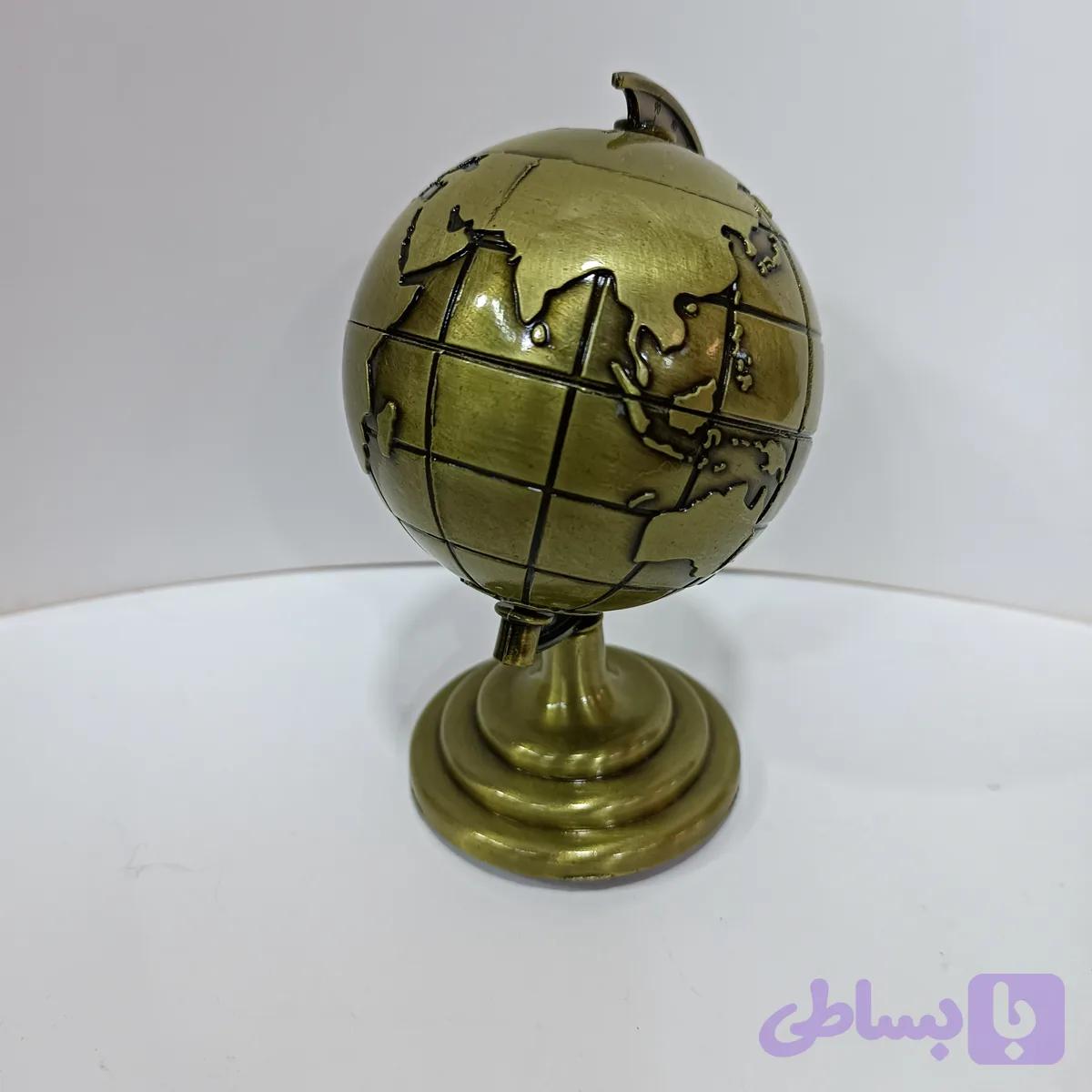 کره زمین فلزی