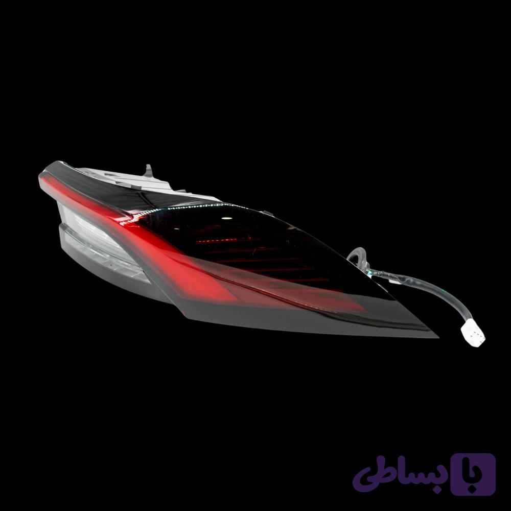 چراغ عقب روی گلگیر سمت راست