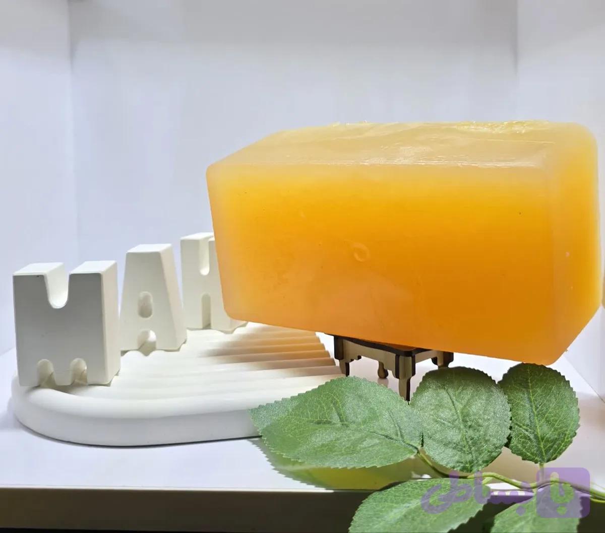 پایه صابون نیمه شفاف ماه