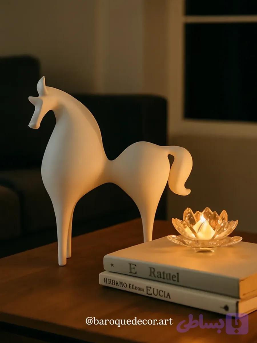 مجسمه‌ی اسب مینیمال
