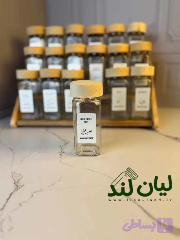 پک کامل استند چوبی 18 تایی چوب طبیعی توسکا + 18 عدد شیشه مک کارتی سایز 2 با درب چوبی + 18 عدد لیبل (چاپ سفارشی با هر اسمی که شما خواسته باشید) + 18 عدد سری نمک پاش