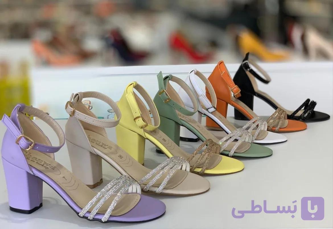 صندل مجلسي زنانه پاشنه پنج سانت با نوار نگيني با رنگبندي شيک