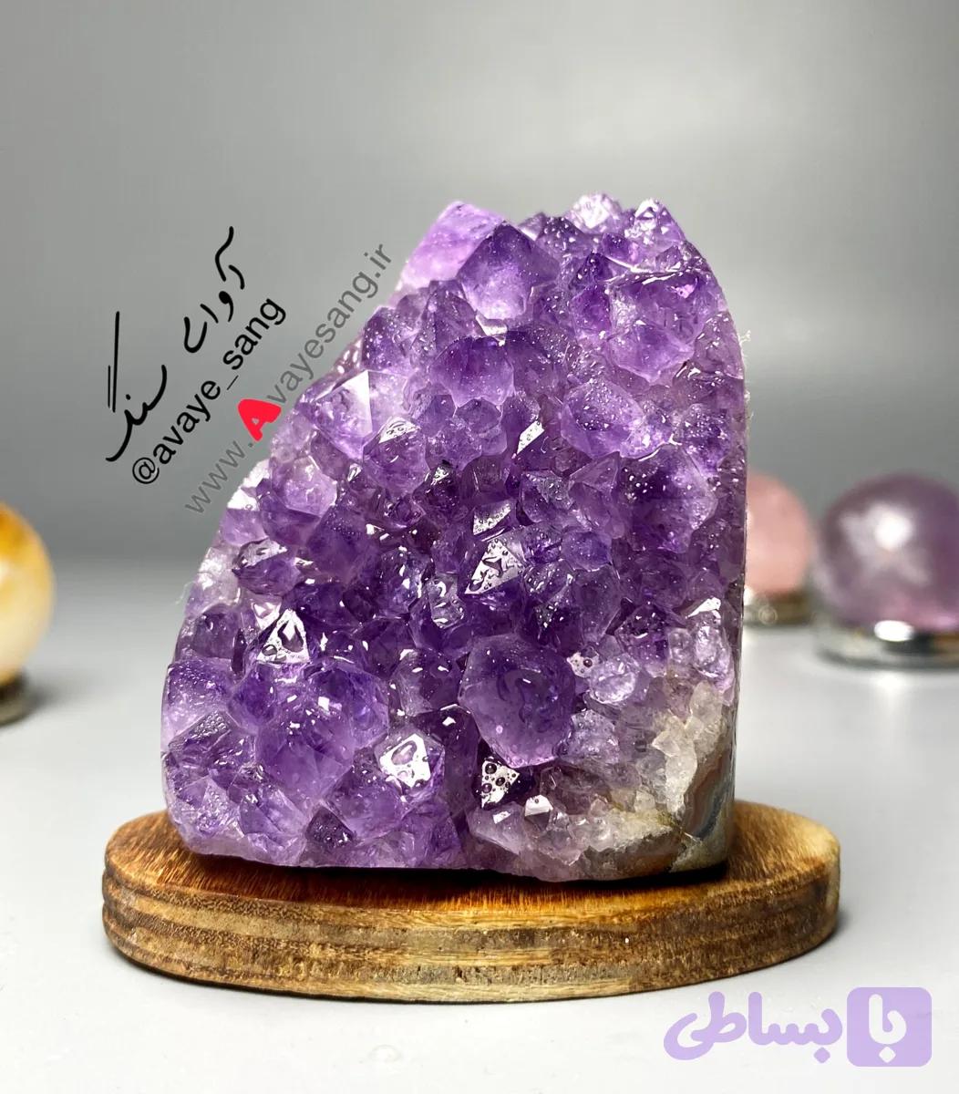 سنگ راف آمیتیس برزیل کریستال براق همراه با لایه عقیق قهوه ای ۱۳۲ گرمی
