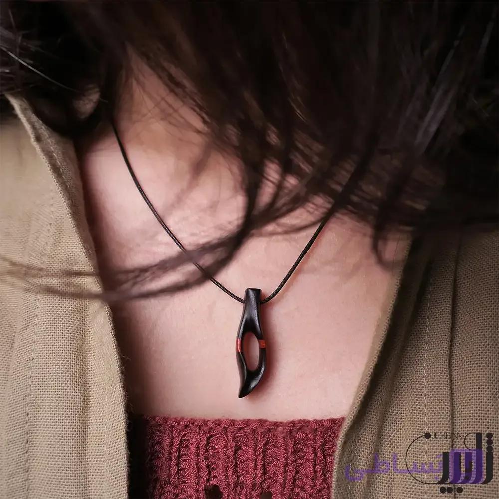 گردنبند چوبی رقص طبیعت (تک نسخه)