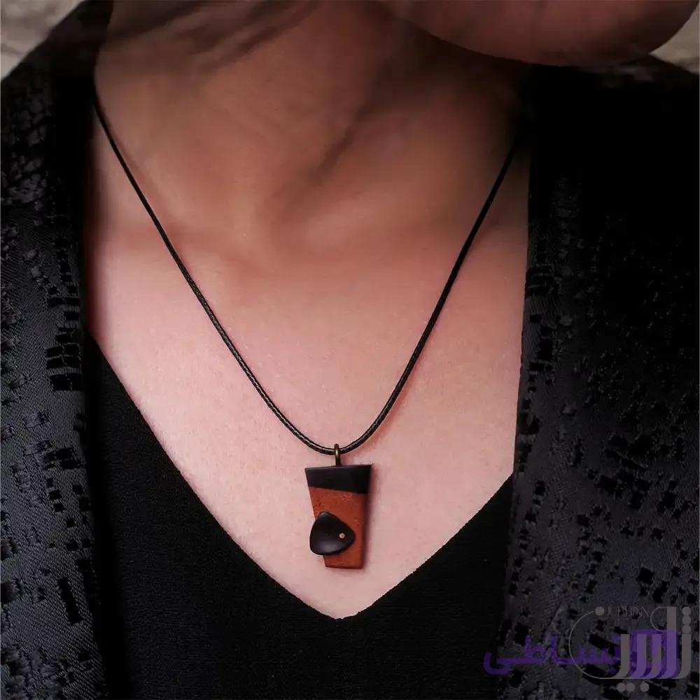 گردنبند چوبی نگاهِ پنهان (تک نسخه)