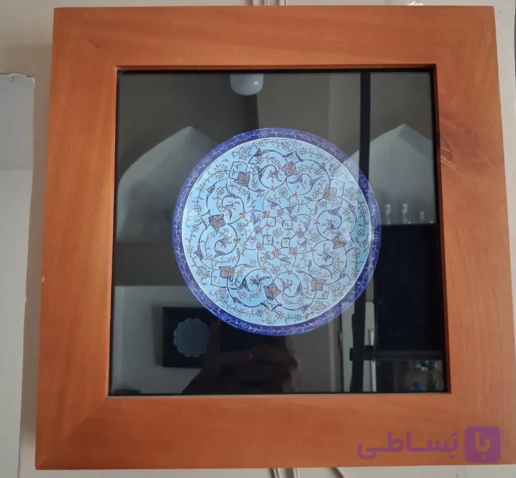 بشقاب ۱۶ سانتی ساده با قاب چوبی