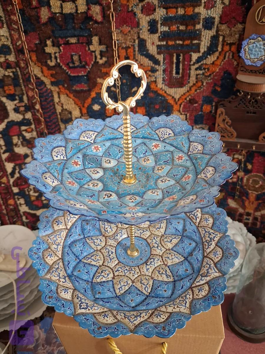شیرینی خوری ۲طبقه با بشقاب ۲۵ سانت و ۲۰ سنت با طرح ختایی اسلیمی سنتی