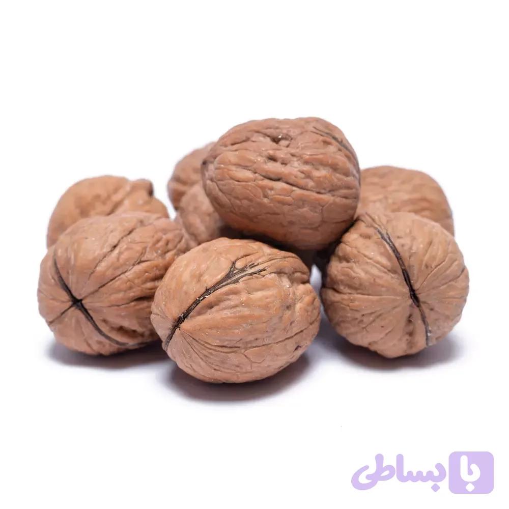 گردو خارجی با پوست