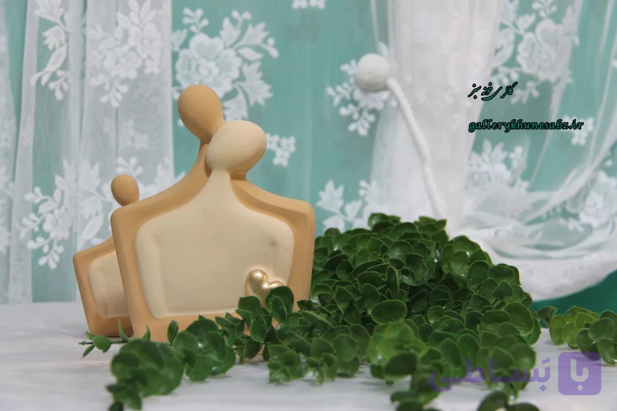 مجسمه آغوش رنگ کرم نسکافه ای دکوری سایز ۱۸cm