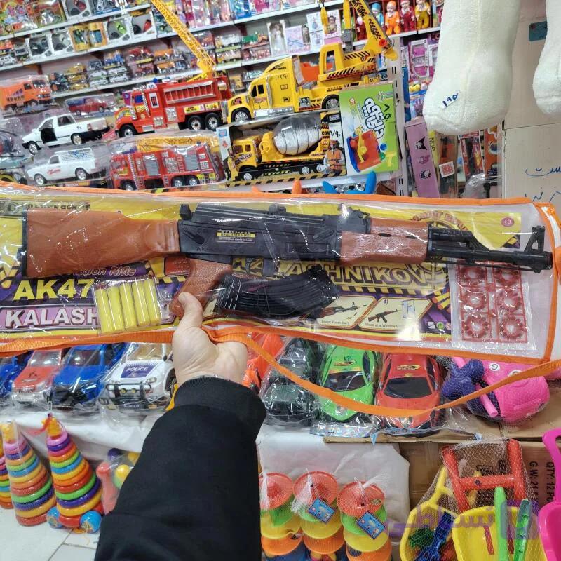 تفنگ اسباب بازی کلاشینکف مدل AK-47 دو کاره (تیر پرتابی و ترقه‌ای) — تصویر 1