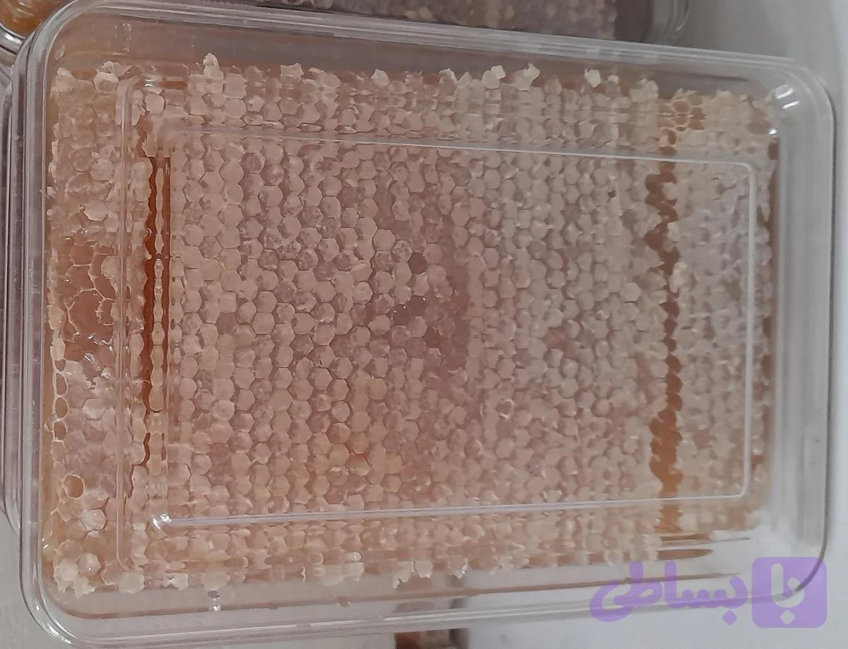 عسل موم دار روشن