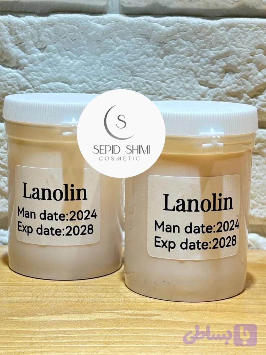 لانولین(موم طبیعی استخراج شده از پشم گوسفند)
