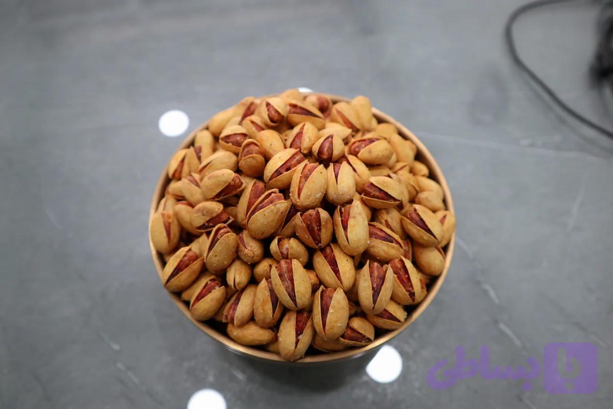 پسته بادامی شور زعفرانی