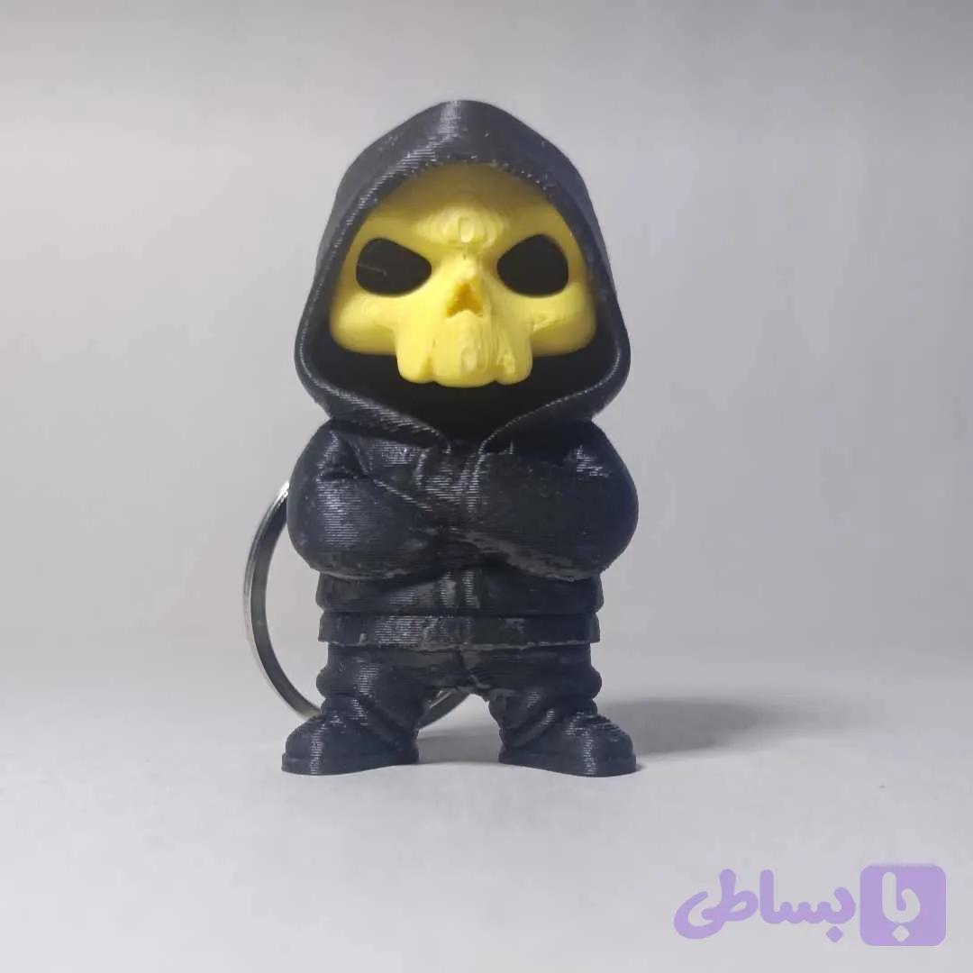 بچه شبح ایستاده