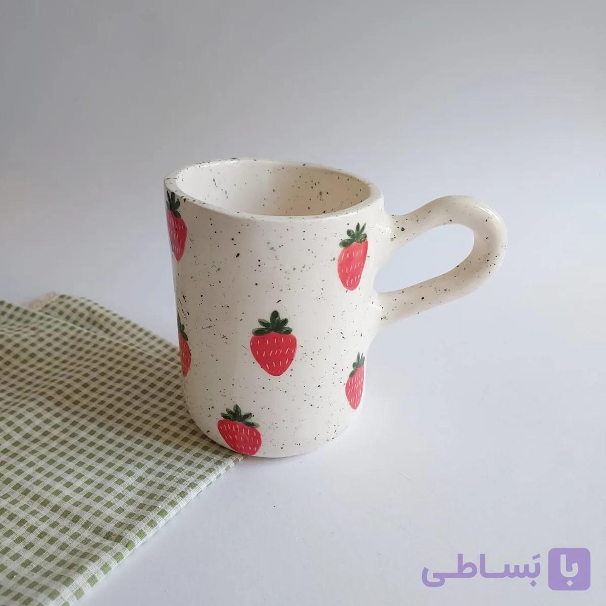 ماگ سرامیکی دست ساز – طرح توت فرنگی — تصویر 1