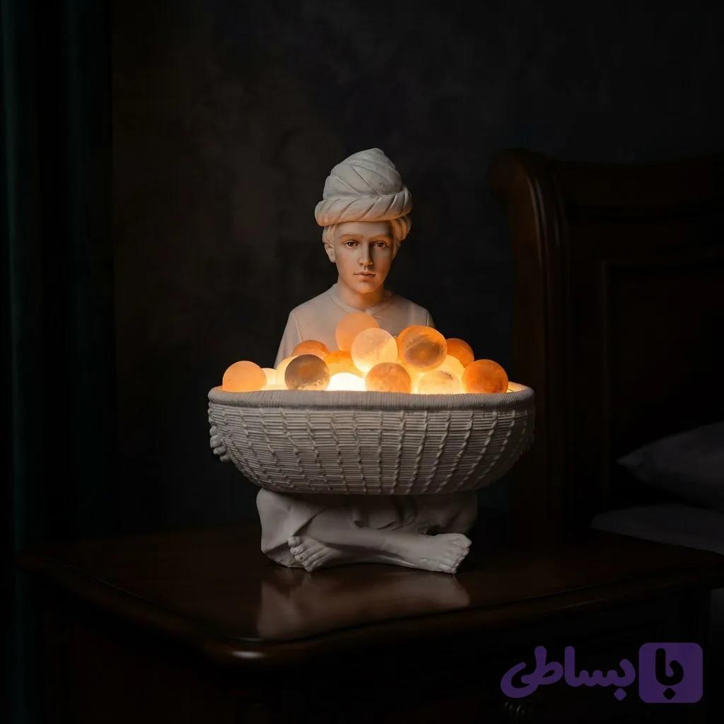 آباژور غلام نشسته با گوی نمک