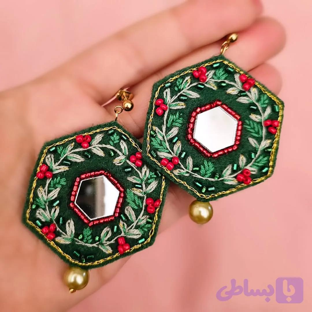 گوشواره گلدوزی آیینِ کریسمس