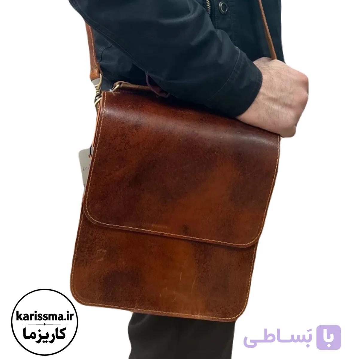 کیف مردانه دوشی مدل دسته آزاد چرم طبیعی شتر با ۵ جای تفکیک شده