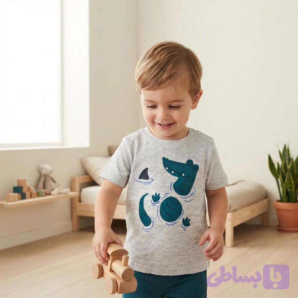 تیشرت کودک پسرانه طوسی طرح تمساح خندان؛ راحتی و جذابیت برای روزهای گرم